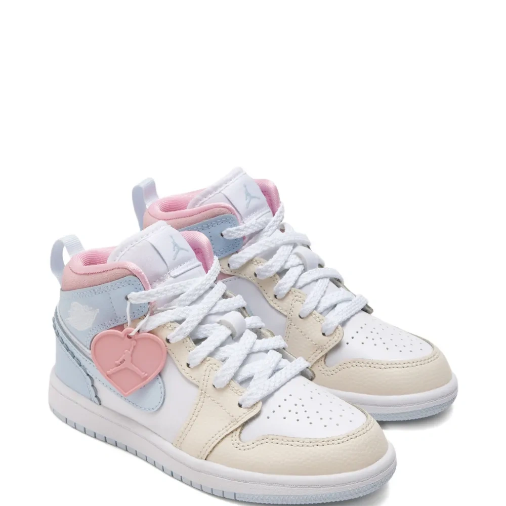 Кроссовки Jordan 1 Mid SE с биркой в виде сердца