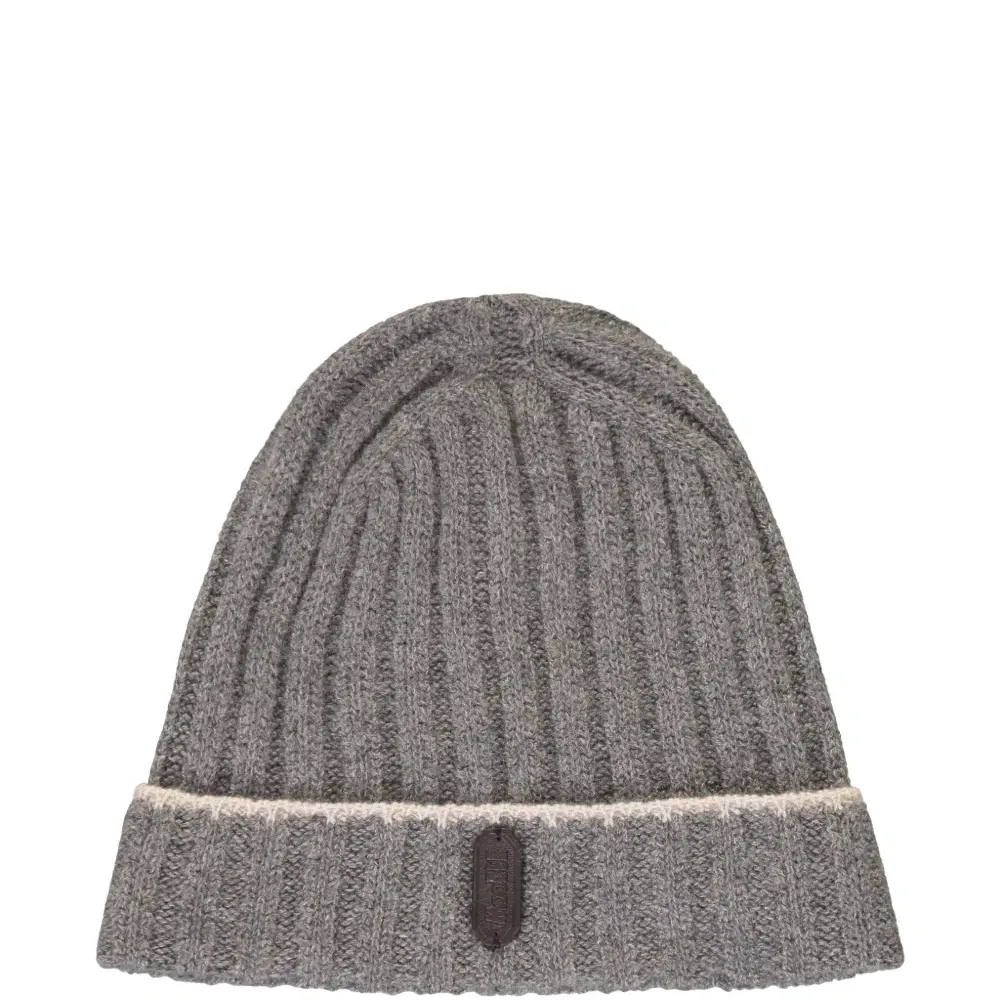 Вязаная шапка с ребристой отделкой