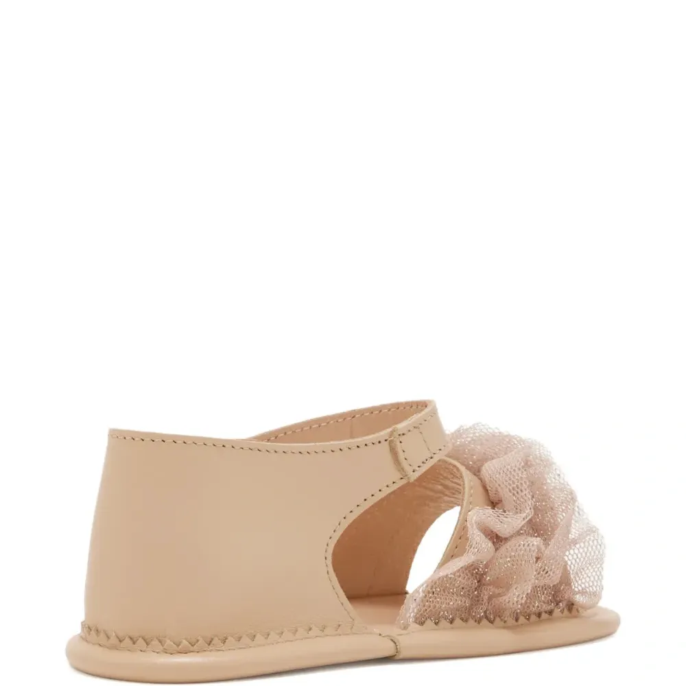 Босоножки с рюшами и открытым носком