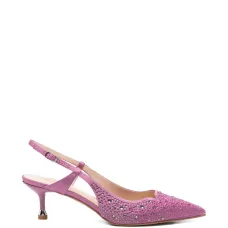 Туфли-лодочки с ремешком на пятке и украшениями