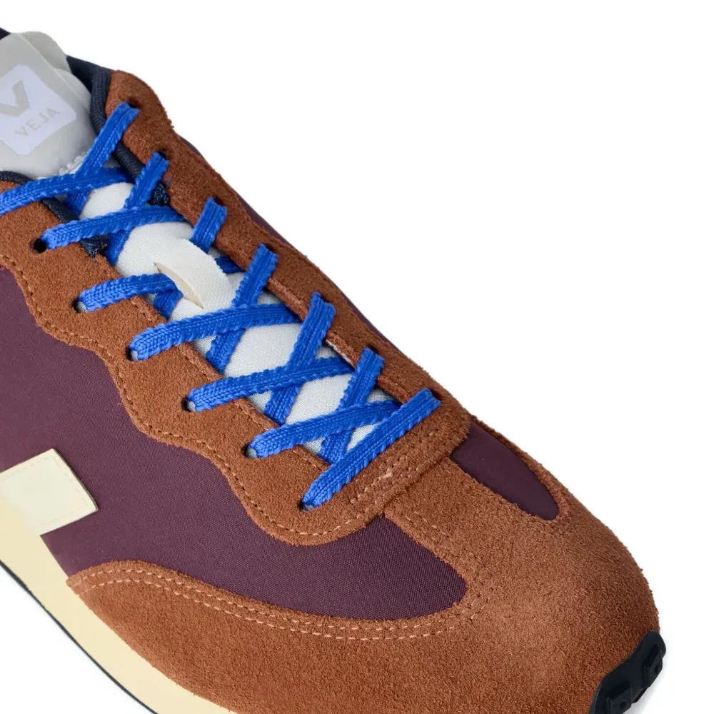 Замшевые кроссовки с логотипом