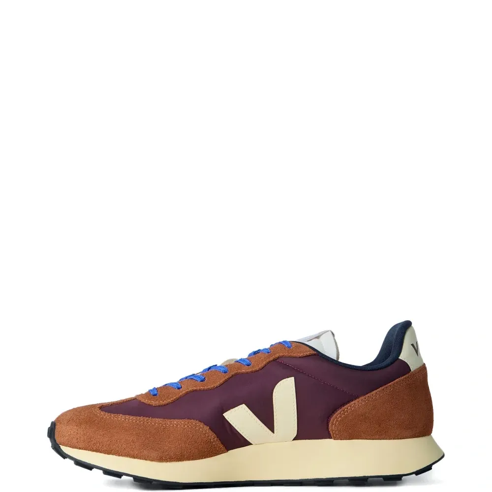 Замшевые кроссовки с логотипом