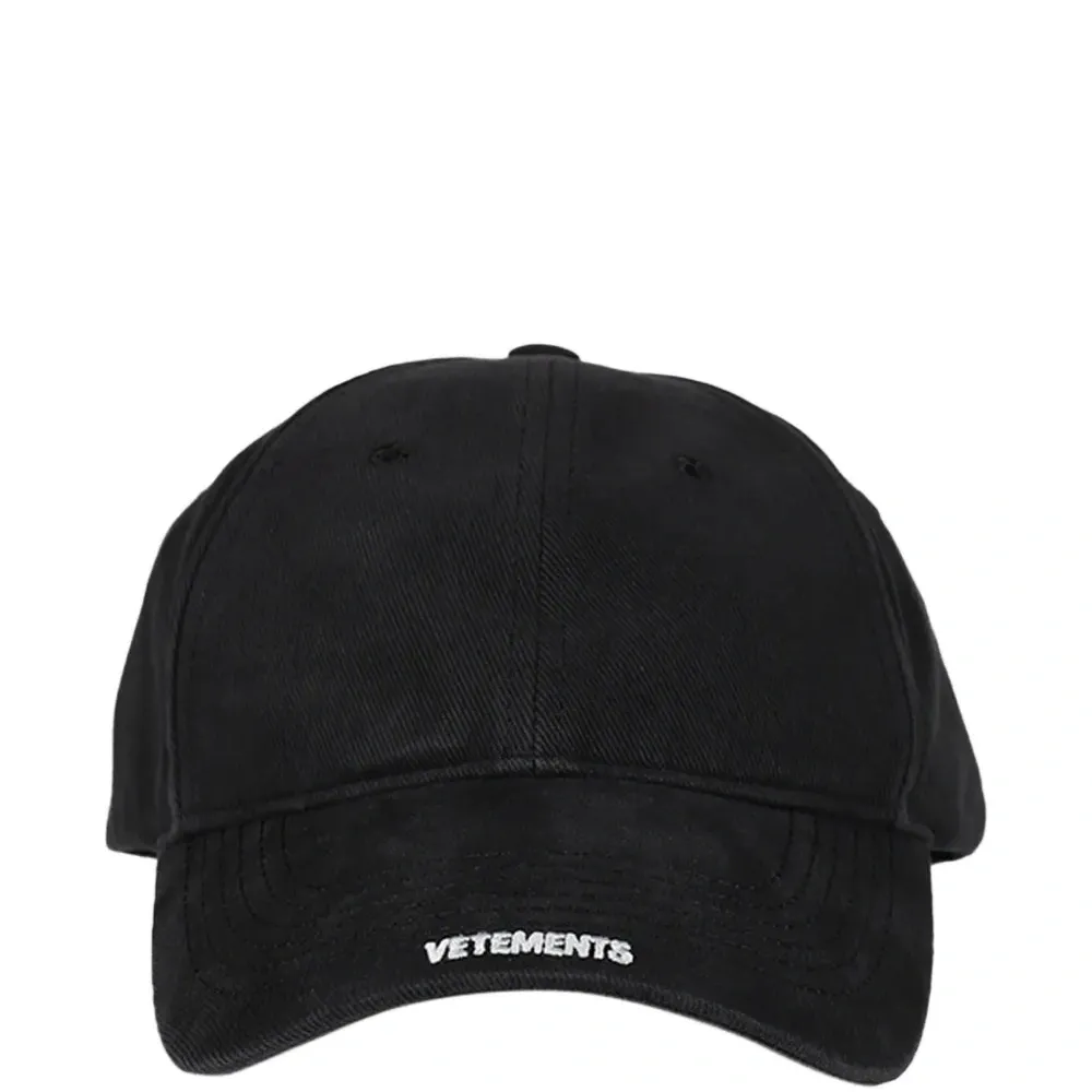 Бейсболка с логотипом