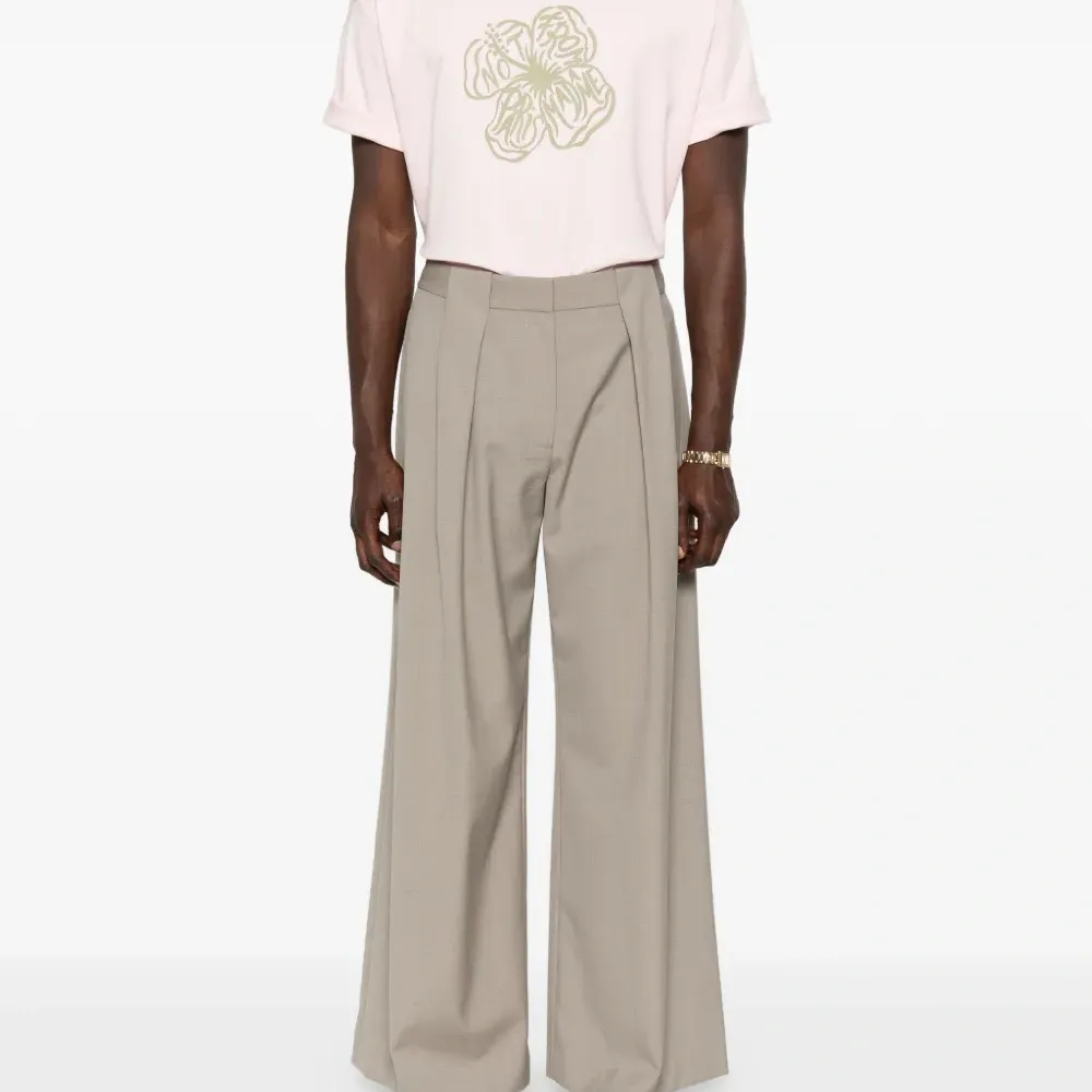 Футболка с цветочным принтом