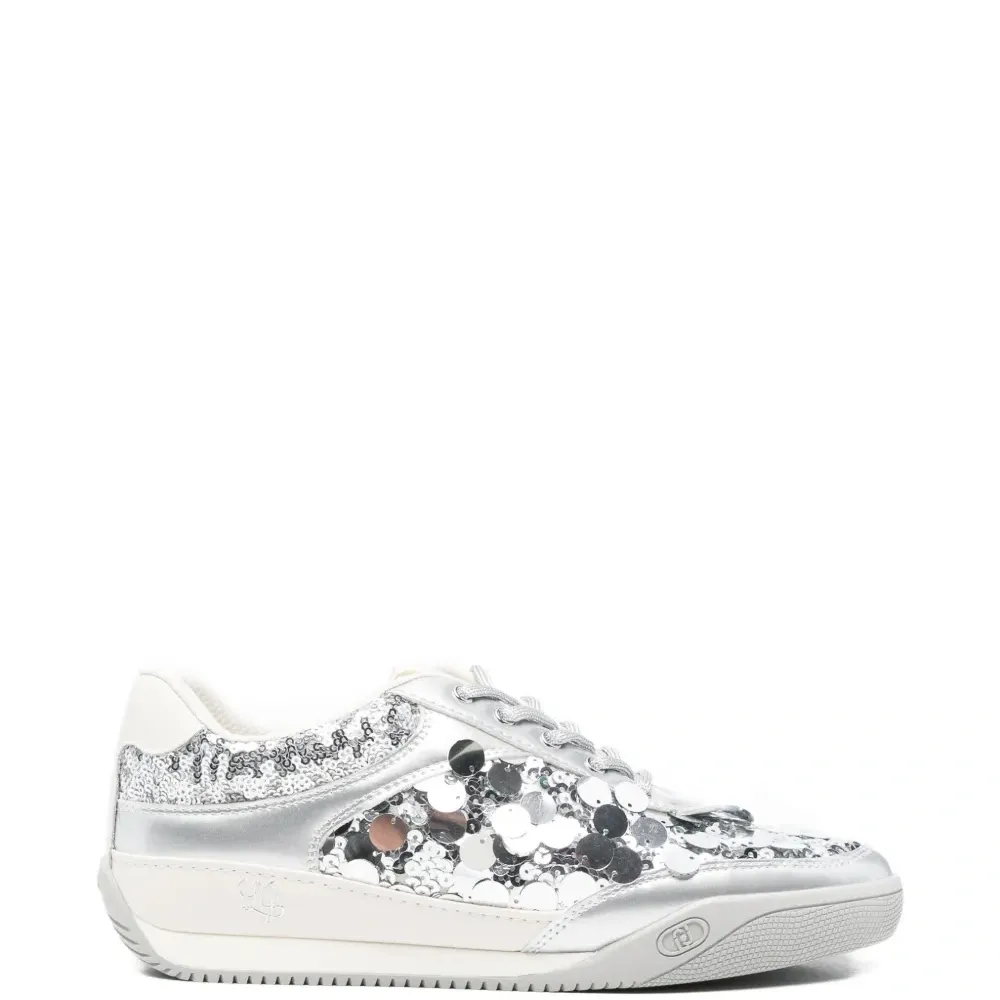 Кроссовки на шнуровке