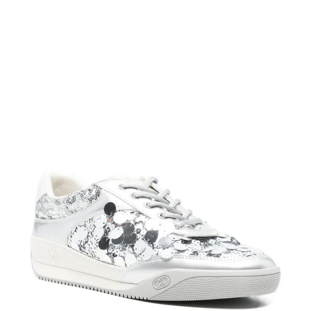 Кроссовки на шнуровке