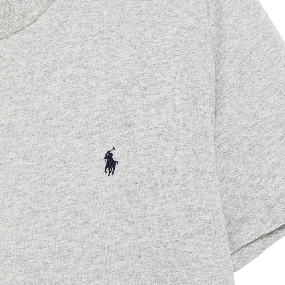 Футболка с вышитым логотипом