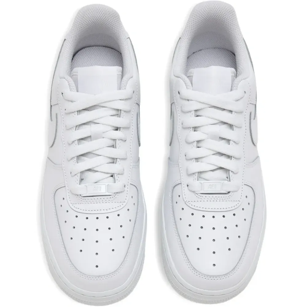 Кроссовки Nike Air Force 1 '07 SE на шнуровке