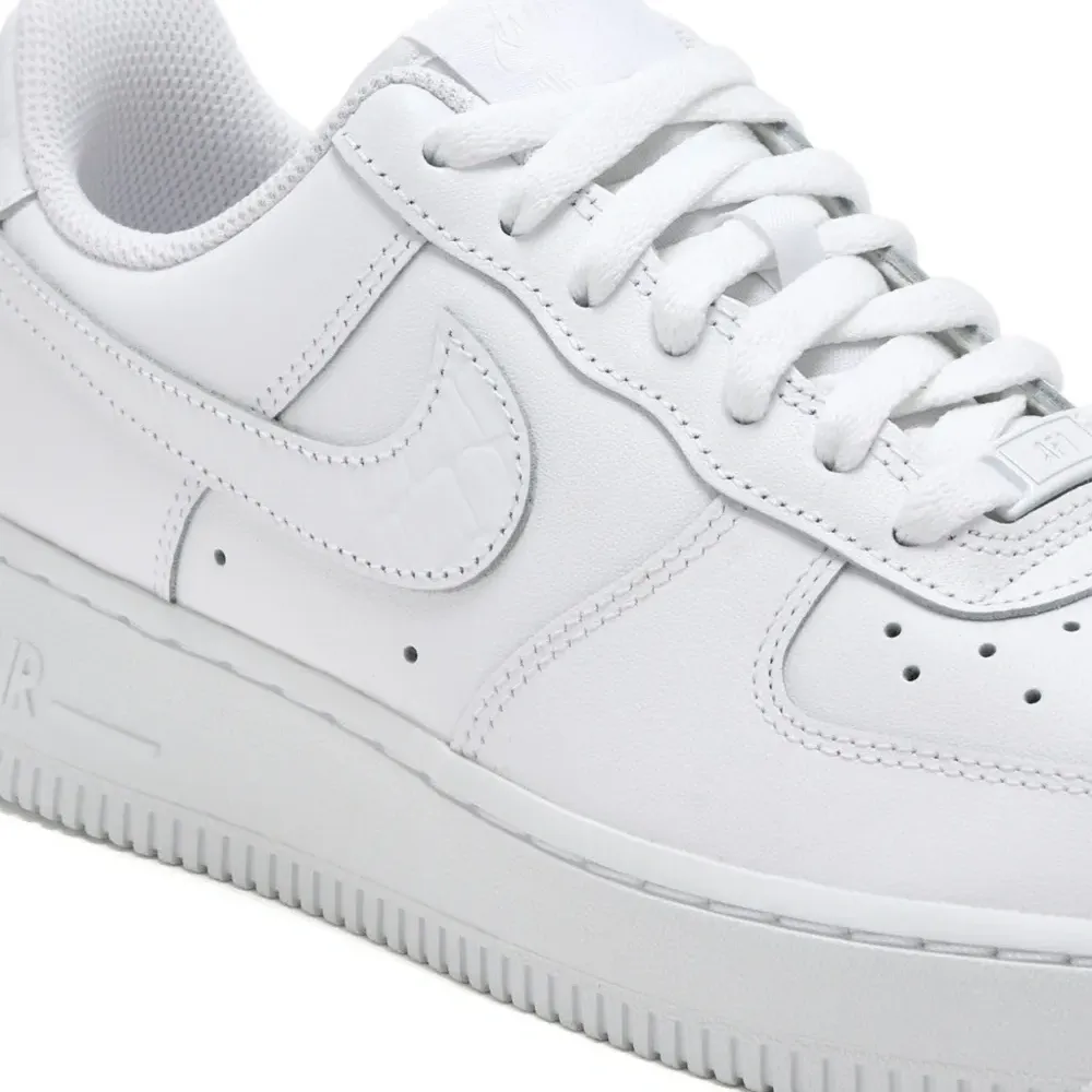Кроссовки Nike Air Force 1 '07 SE на шнуровке