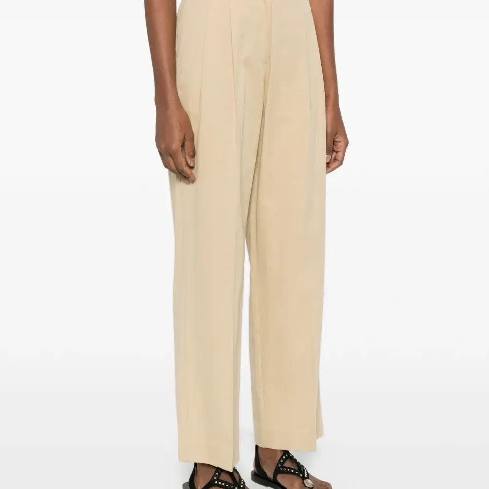 Брюки со складками