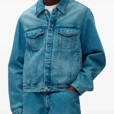 Куртка с вышитым логотипом