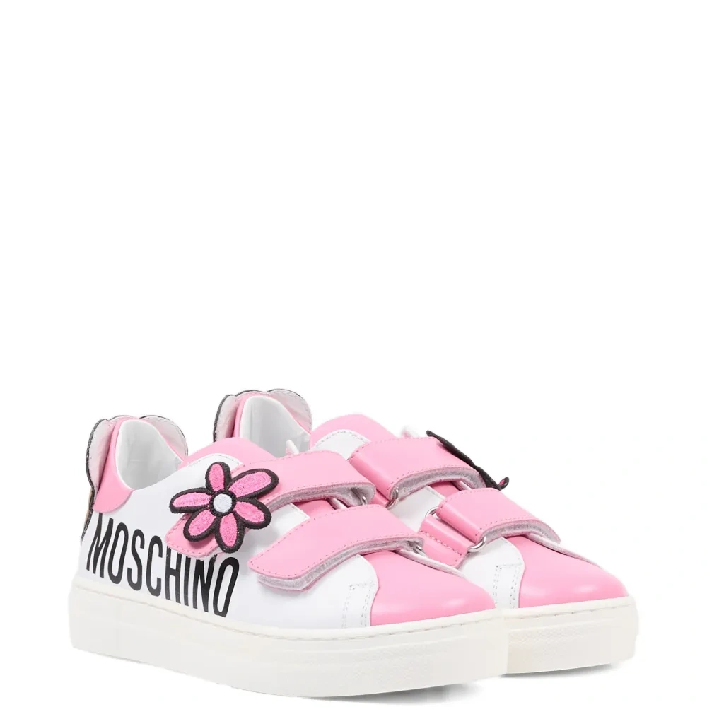 Кроссовки с ремешком и аппликацией в виде цветов