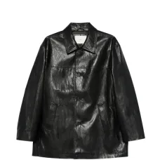 Пиджак на пуговицах