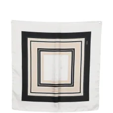 Платок с квадратным принтом