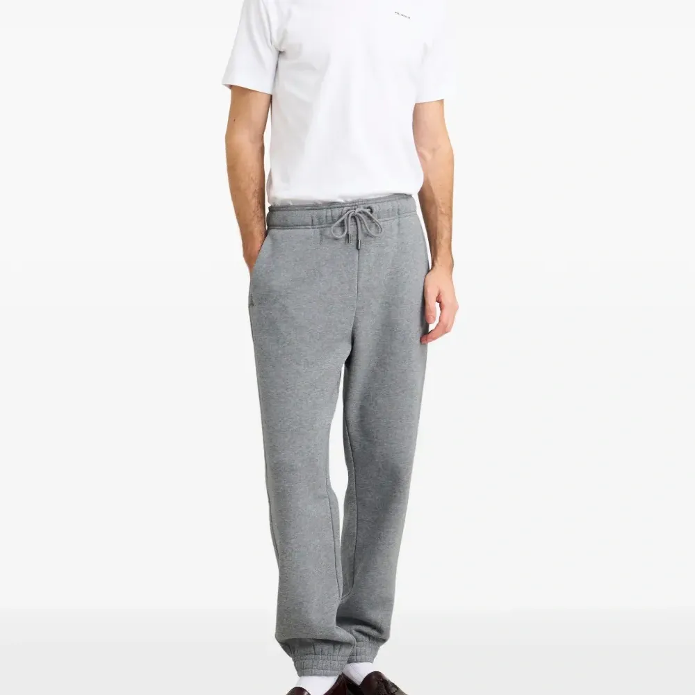 Спортивные брюки на завязках