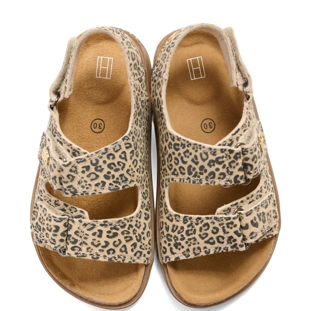 Босоножки с леопардовым принтом на ремешках Босоножки с леопардовым принтом на ремешках