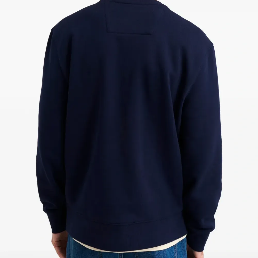 Свитшот с круглым вырезом