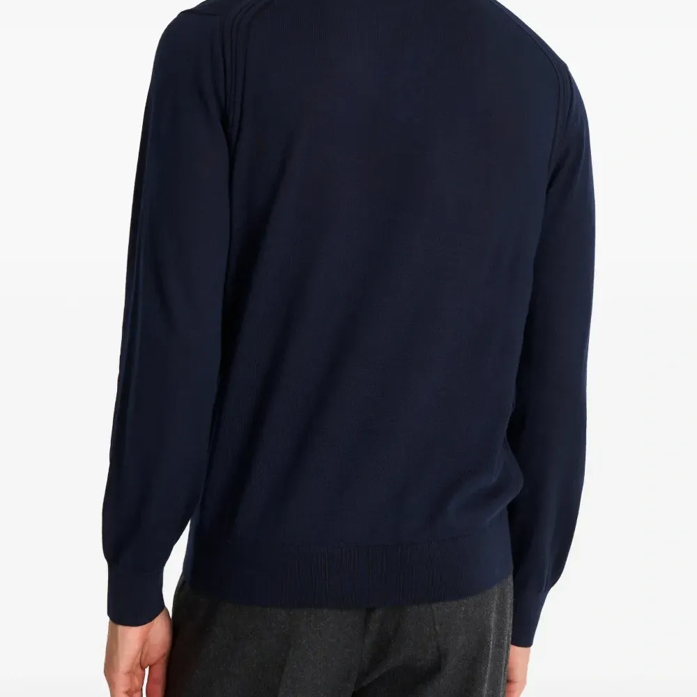 Джемпер с длинными рукавами и воротником пола