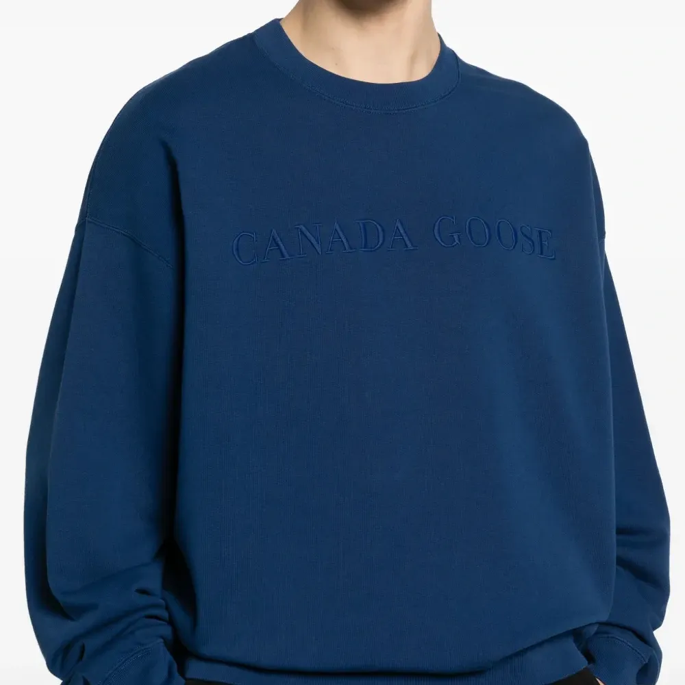 Свитшот с вышивкой