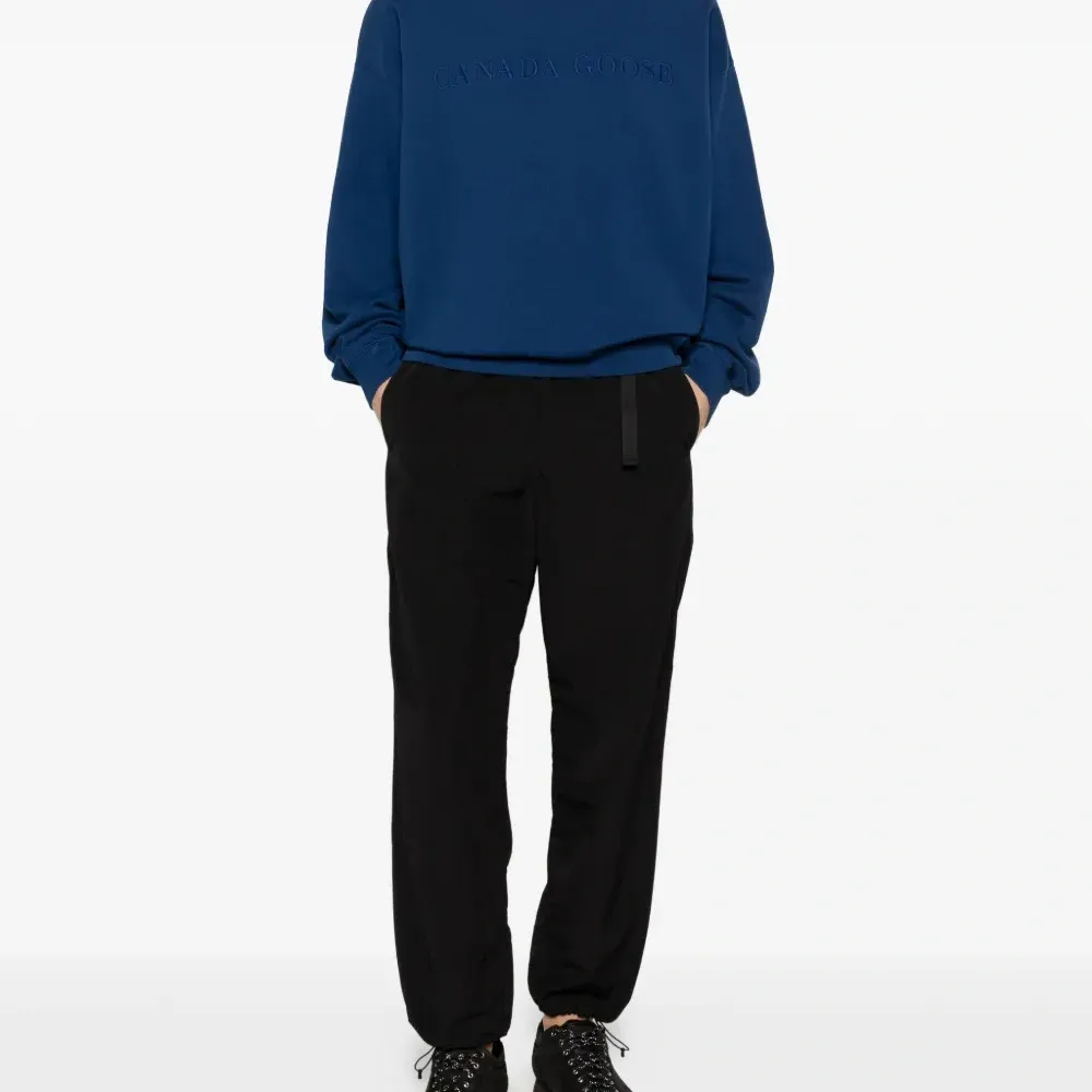 Свитшот с вышивкой