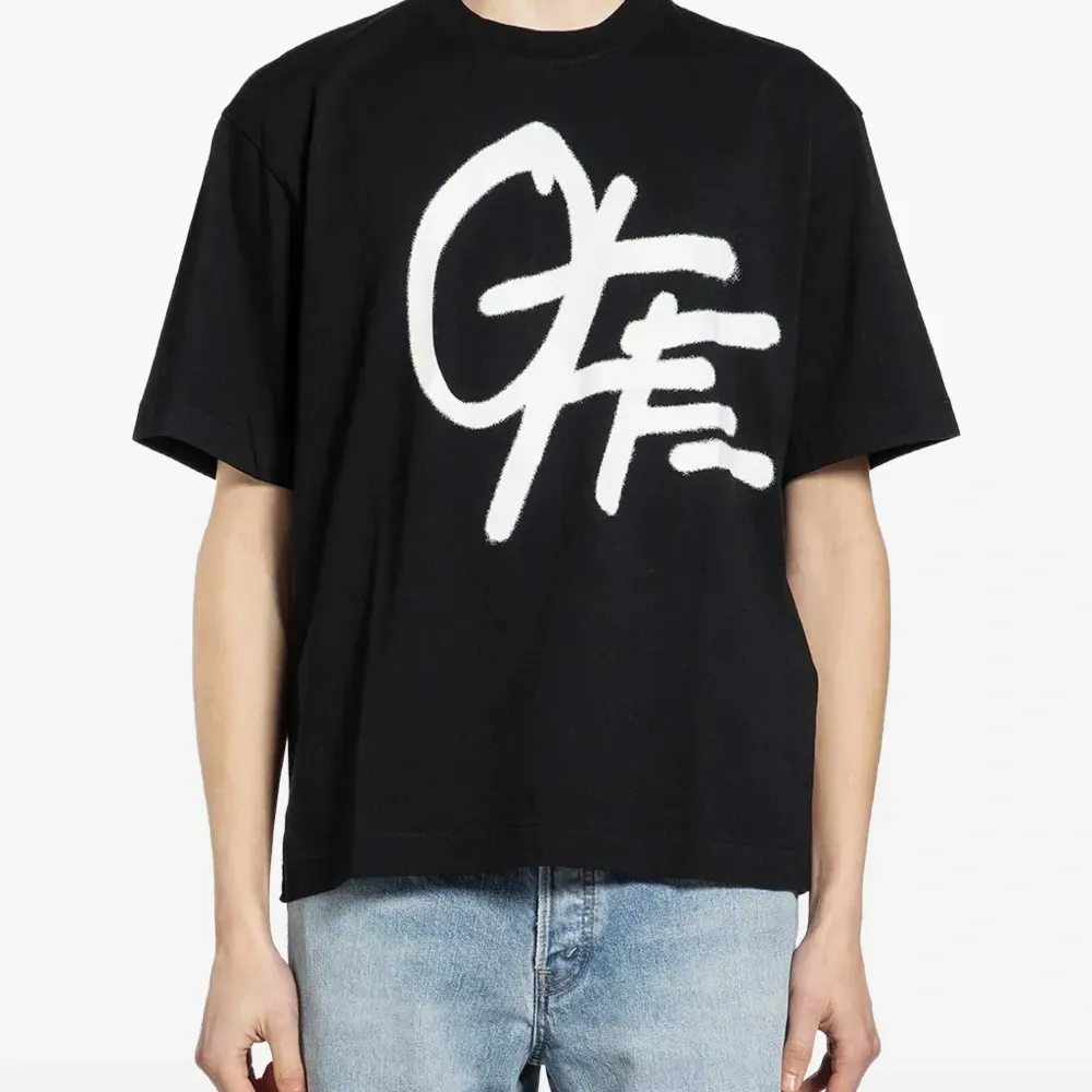 Футболка для скейтбординга с напылённым логотипом