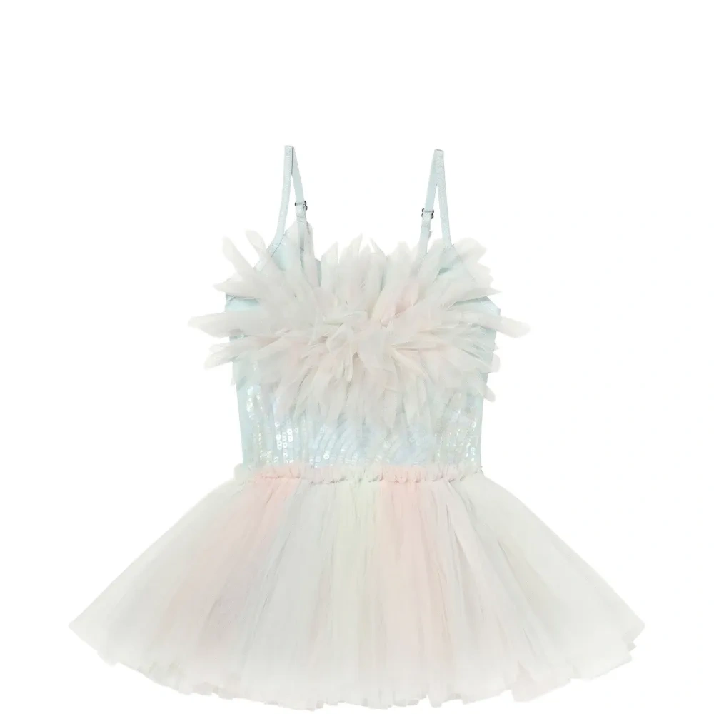 Платье-пачка, украшенное пайетками