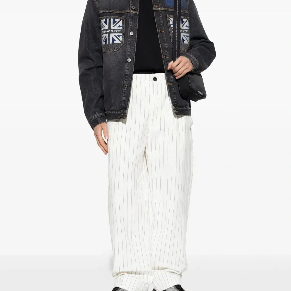 Футболка с круглым вырезом