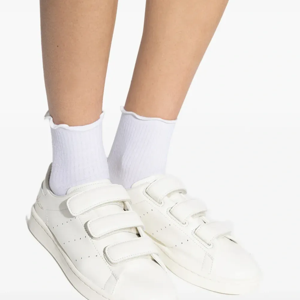 Кожаные кроссовки с тремя ремешками