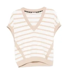 Футболка в полоску с V-образным вырезом