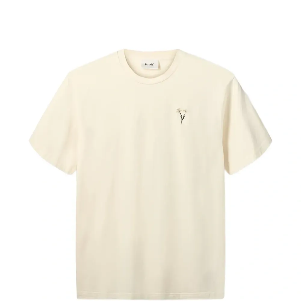 Футболка с вышивкой в виде цветов