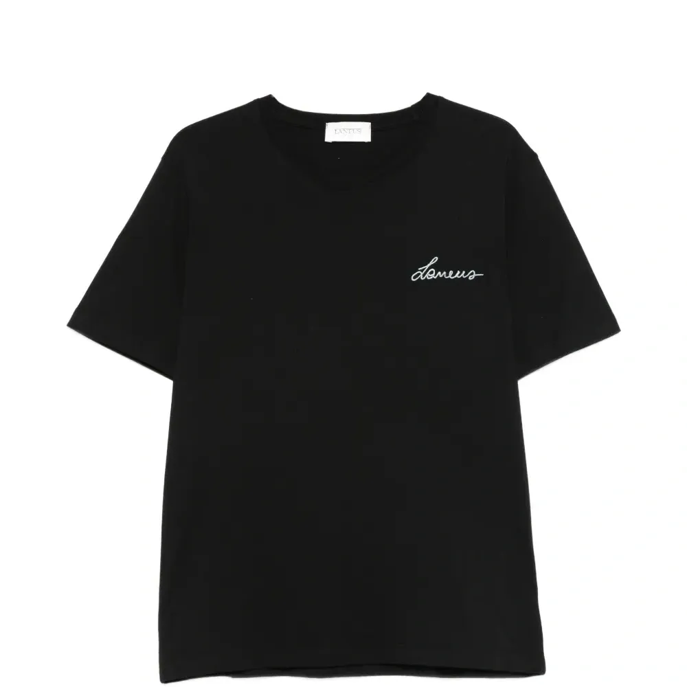 Вышитая футболка