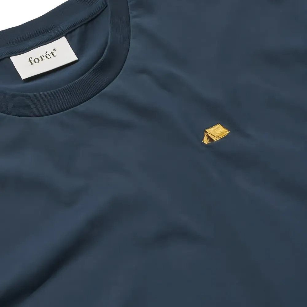 Футболка с вышивкой "Палатка"