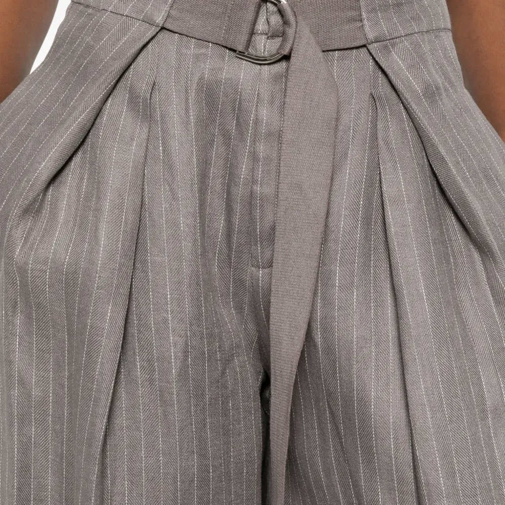 Брюки с полосатым принтом и поясом