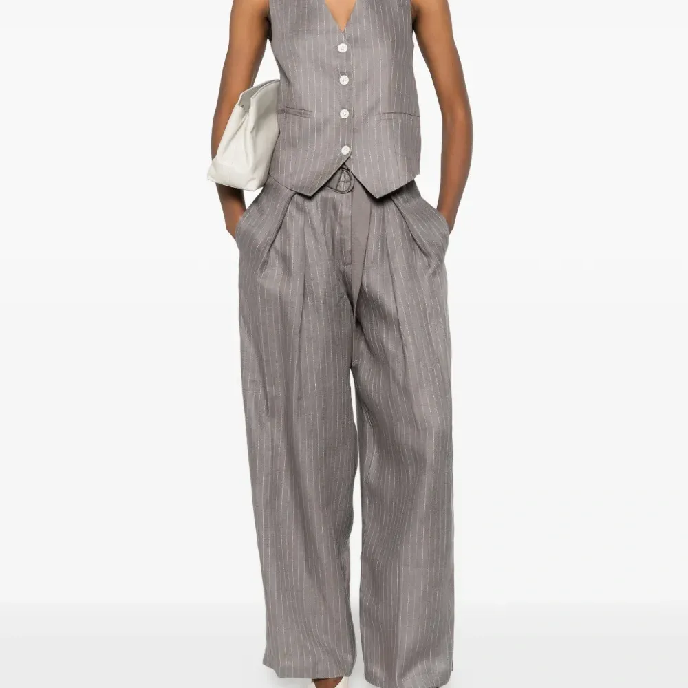 Брюки с полосатым принтом и поясом