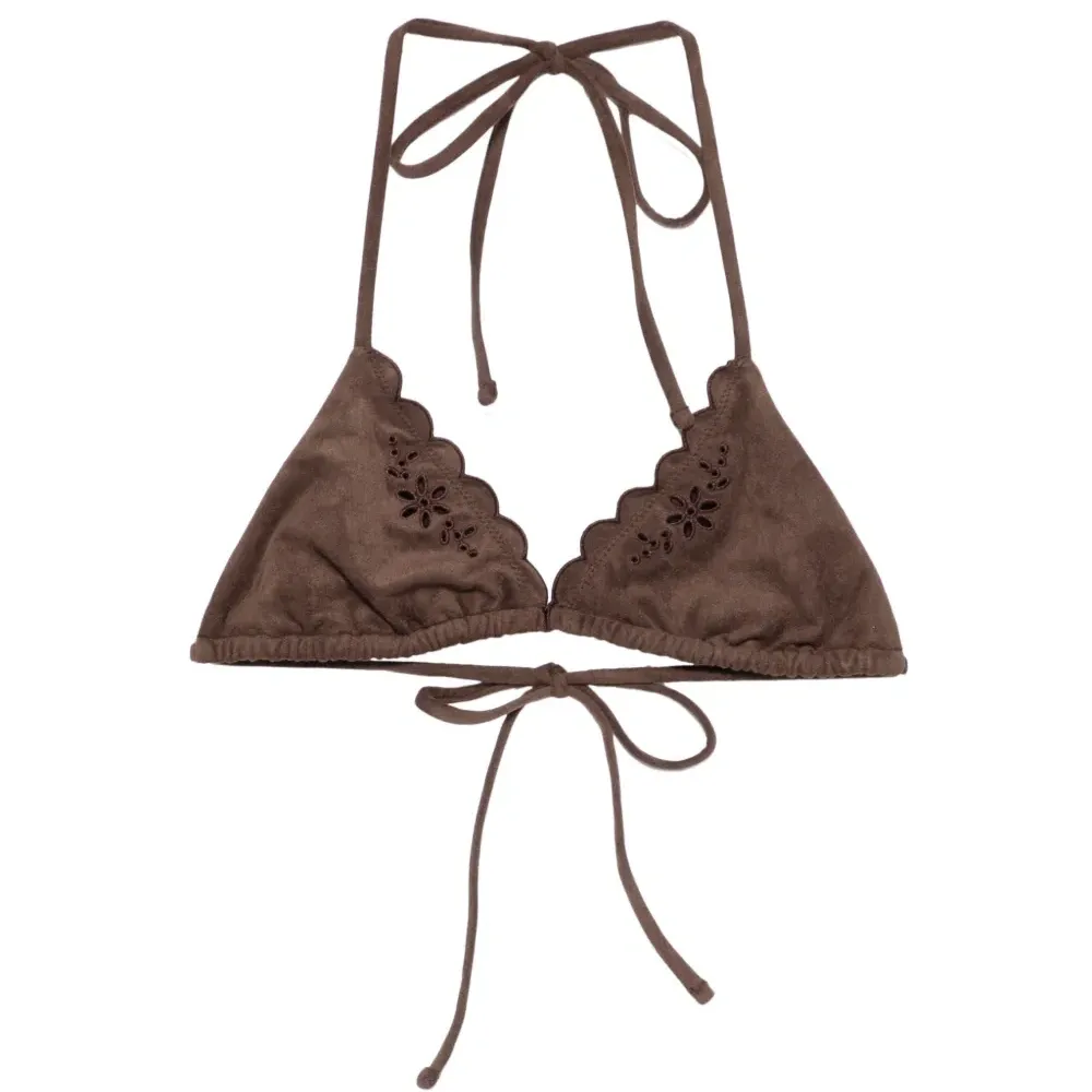 Бикини-топ с цветочными аппликациями и зубчатым краем Бикини-топ с цветочными аппликациями и зубчатым краем