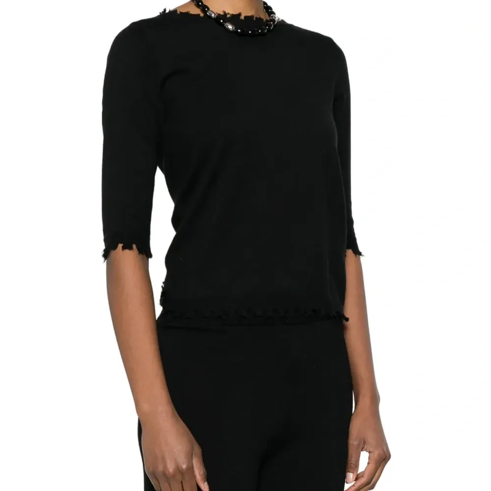 Свитер с короткими рукавами и необработанными краями