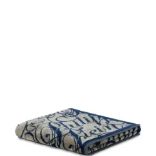 Банное полотенце с фирменным узором