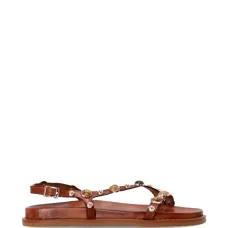 Босоножки с пряжкой, украшенные заклёпками Босоножки с пряжкой, украшенные заклёпками