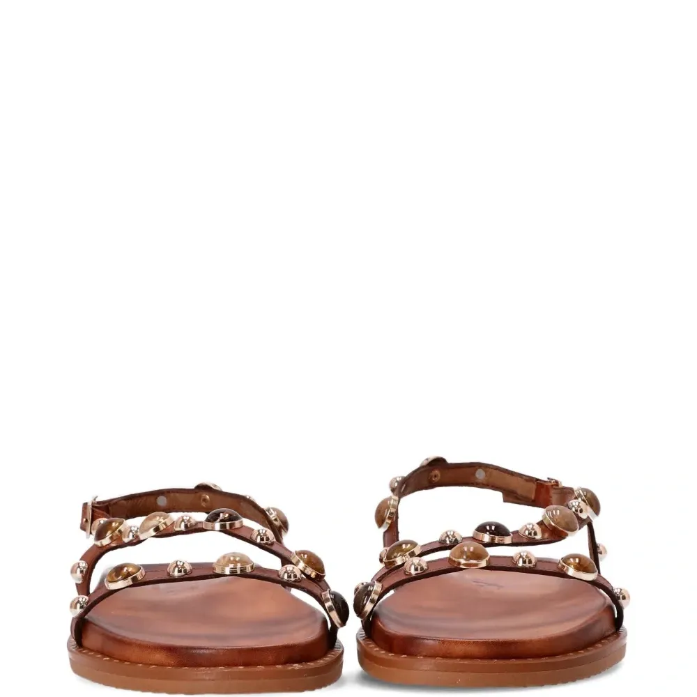 Босоножки с пряжкой, украшенные заклёпками Босоножки с пряжкой, украшенные заклёпками