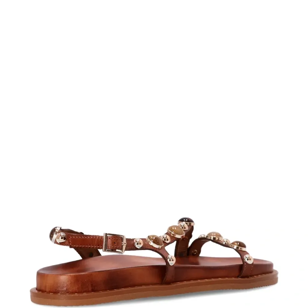 Босоножки с пряжкой, украшенные заклёпками Босоножки с пряжкой, украшенные заклёпками