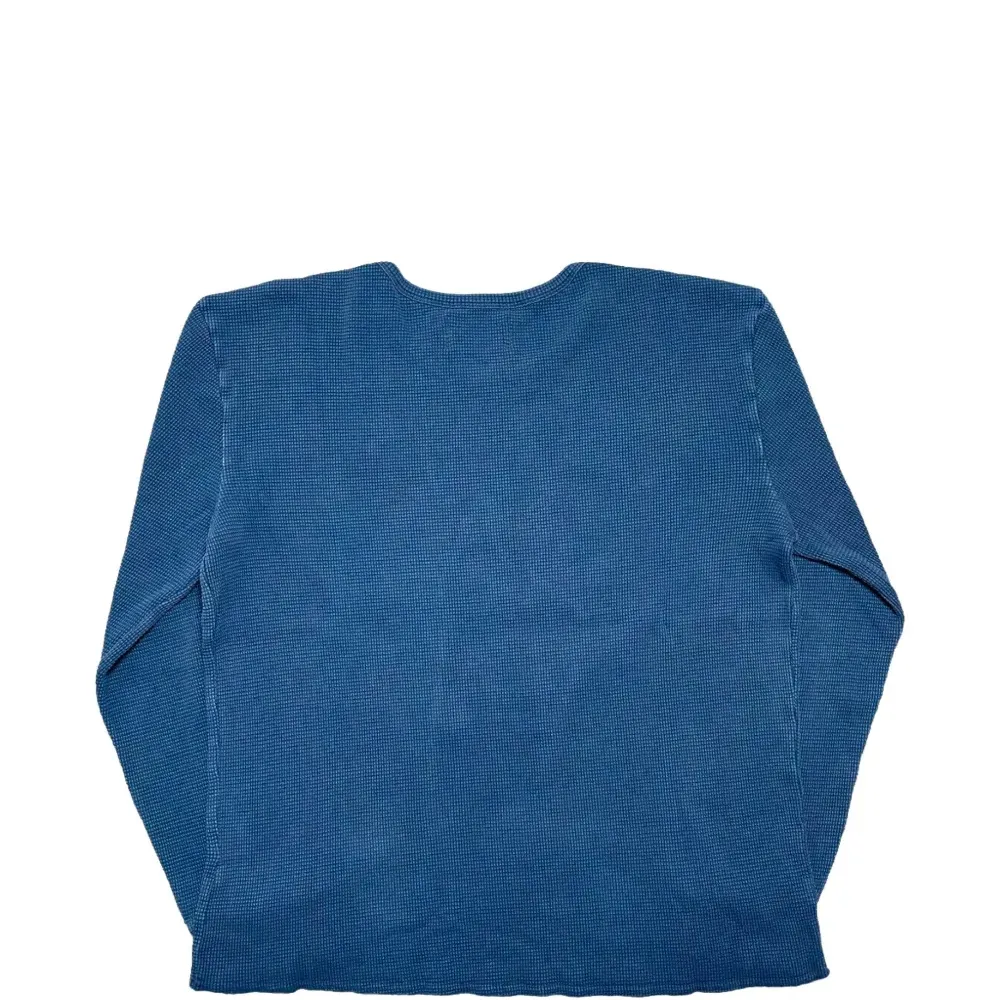 Футболка с длинными рукавами и университетским принтом