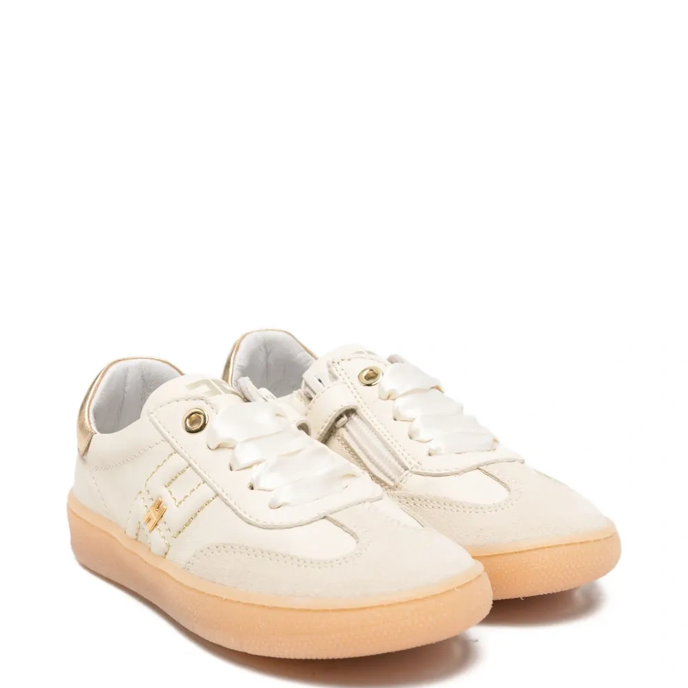 Кроссовки с логотипом