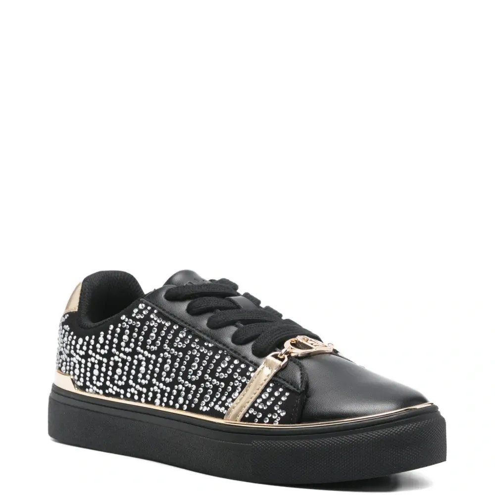 Кроссовки с украшенными деталями