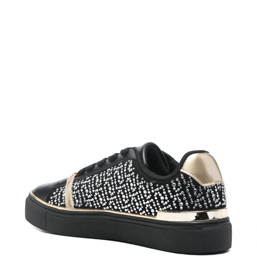 Кроссовки с украшенными деталями