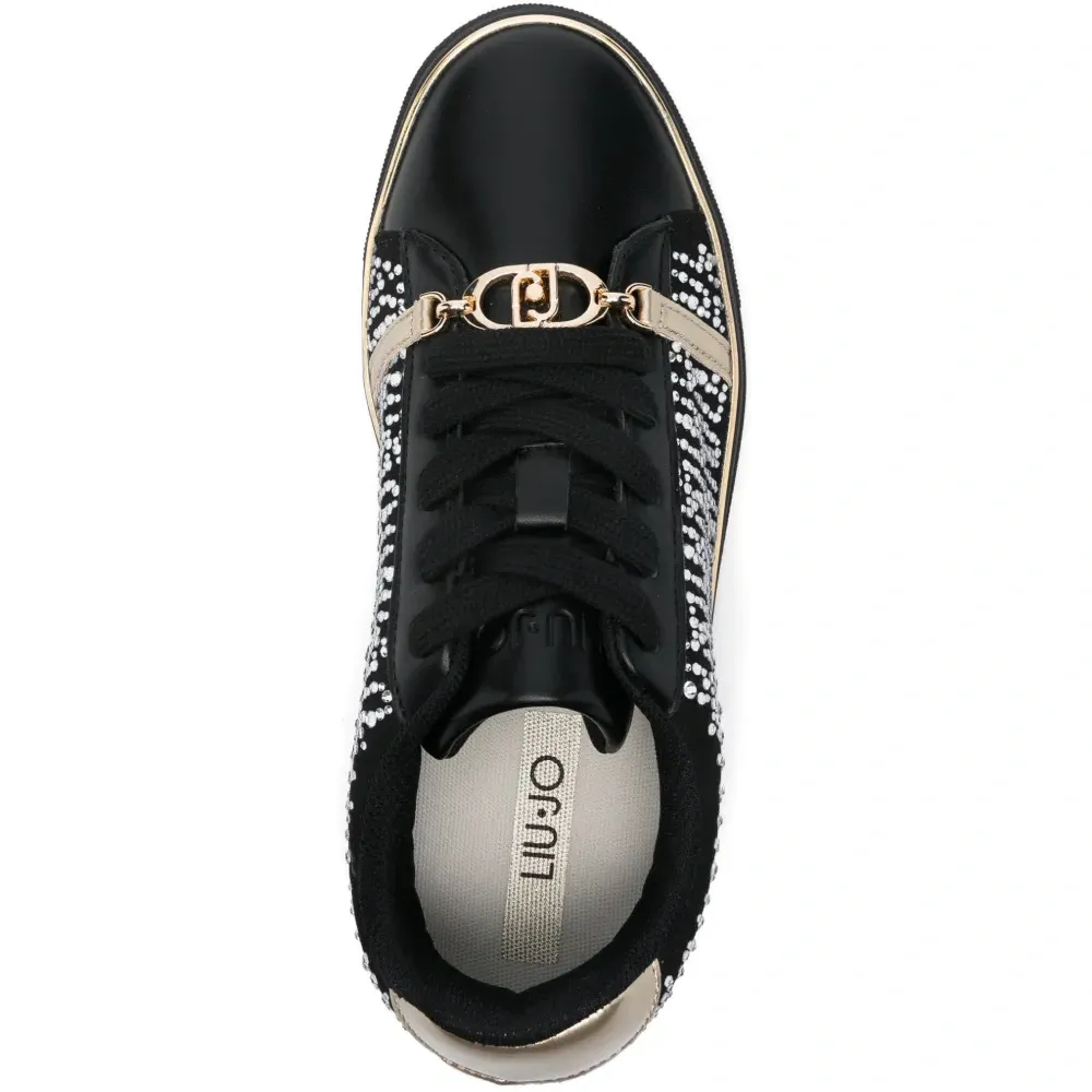 Кроссовки с украшенными деталями