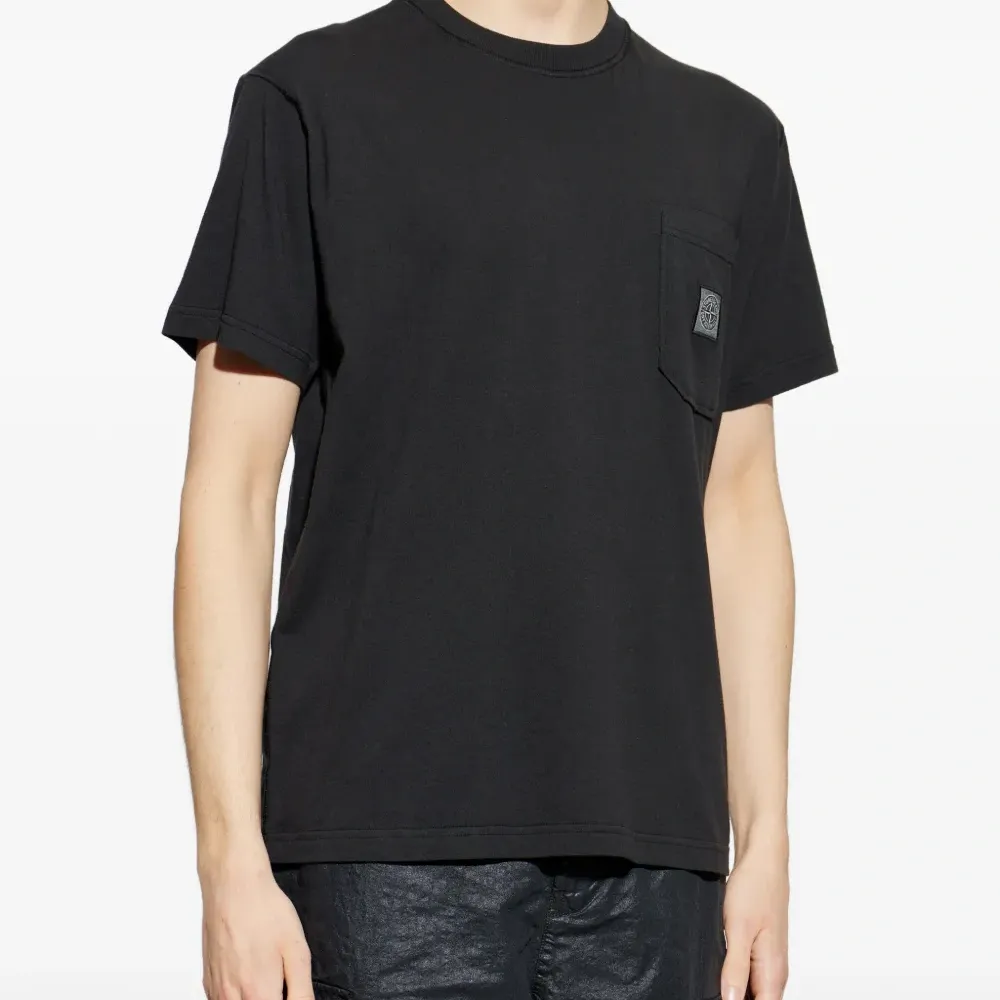 Футболка с нагрудным карманом