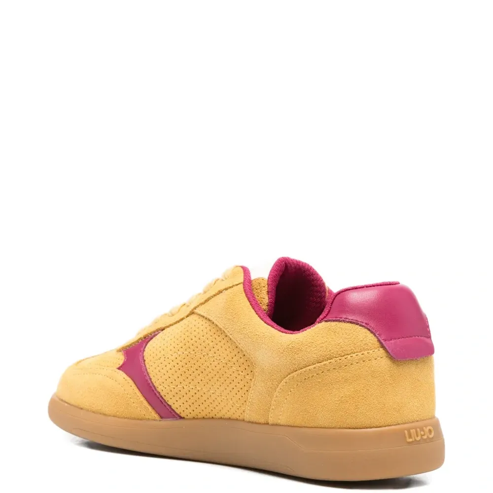 Кожаные кроссовки с вырезами