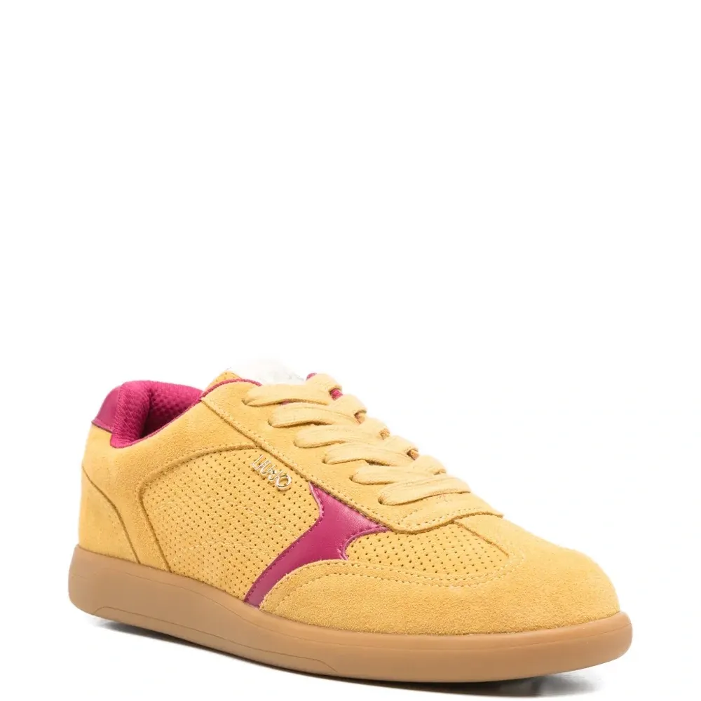 Кожаные кроссовки с вырезами