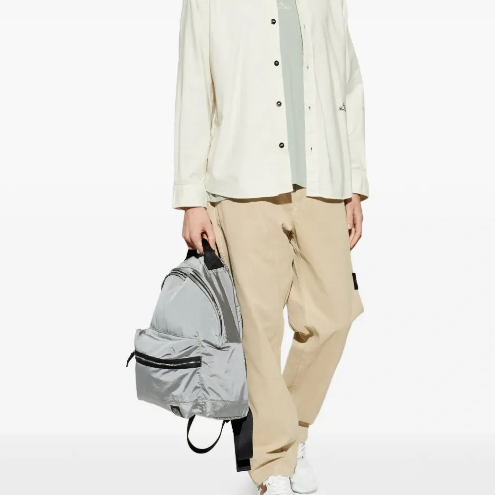 Футболка с вышивкой и круглым вырезом