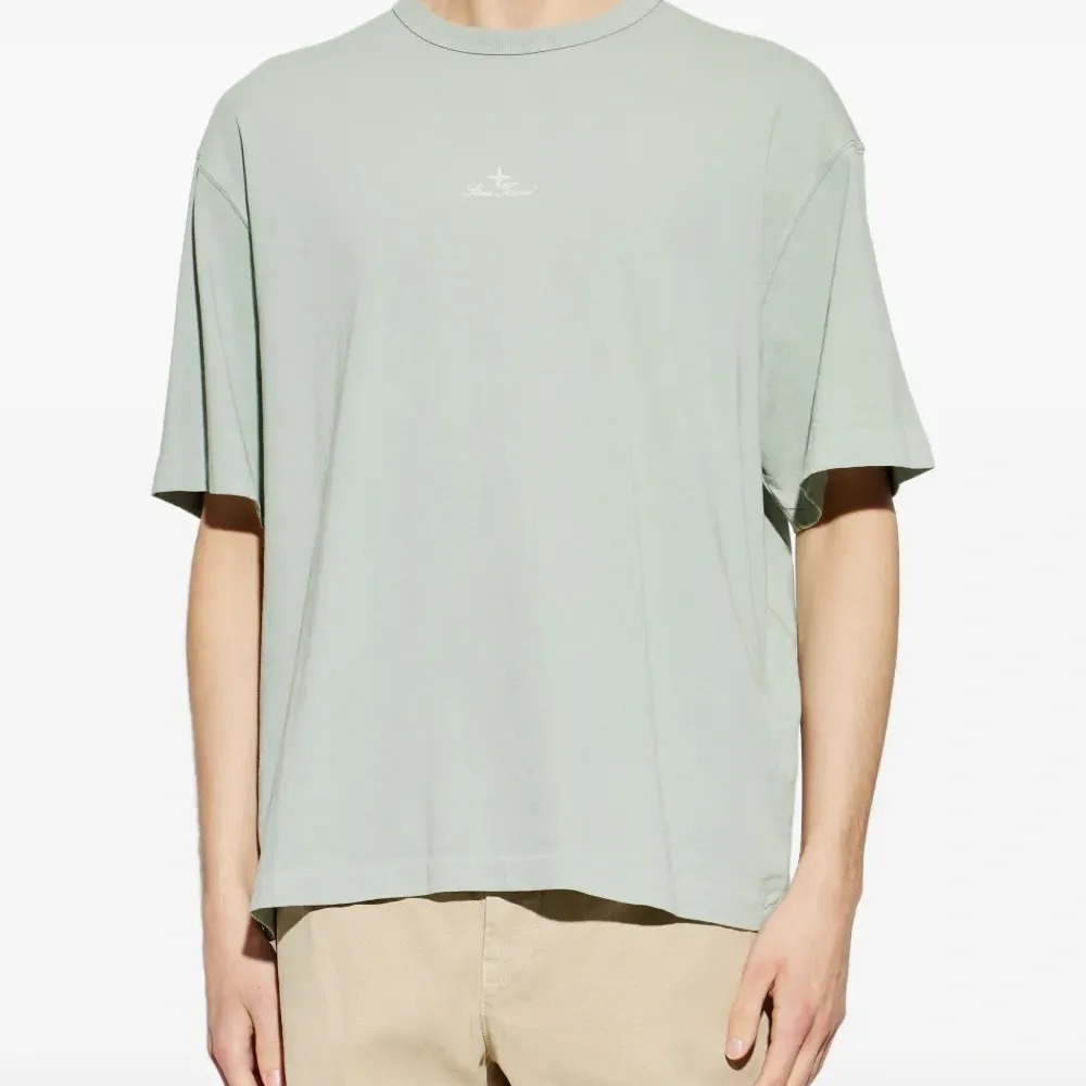 Футболка с вышивкой и круглым вырезом